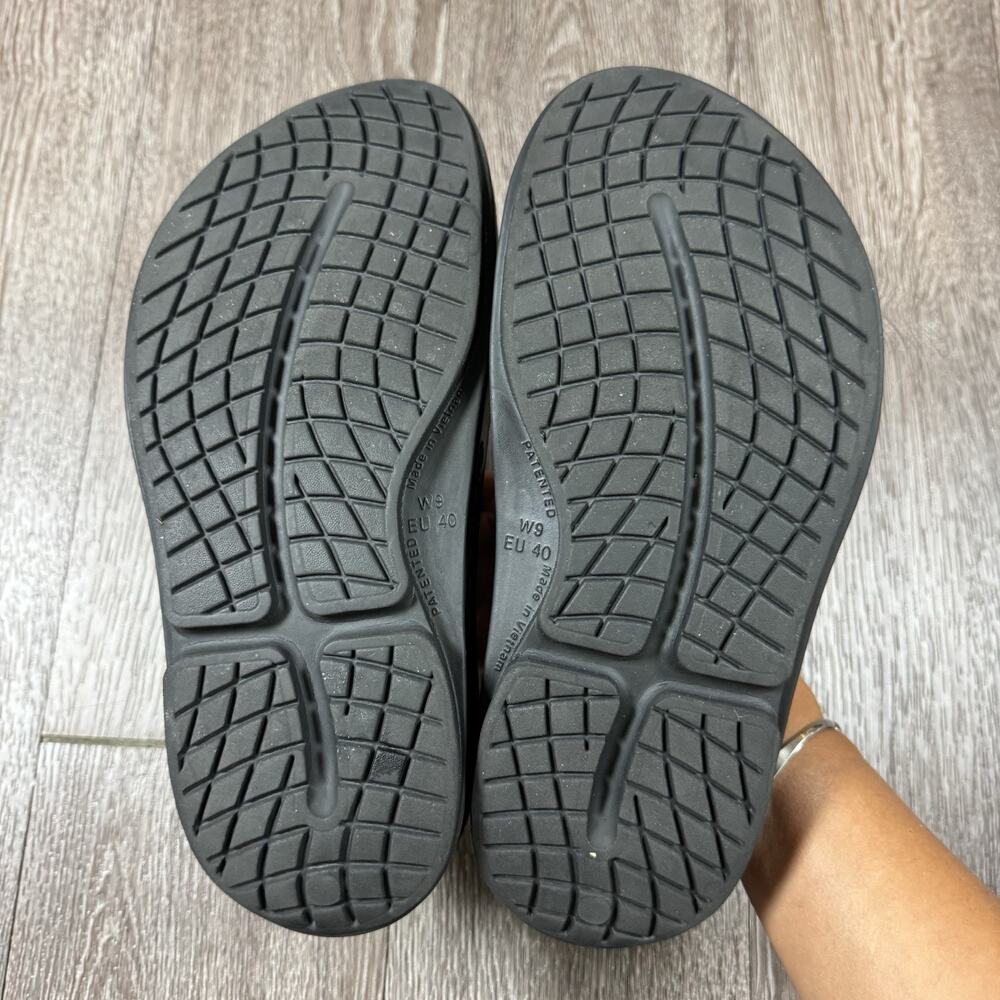 OOFOS OOmega OOahh Luxe Platform Recovery Slides Sandals Metallic Womens 9 - Picture 14 of 16